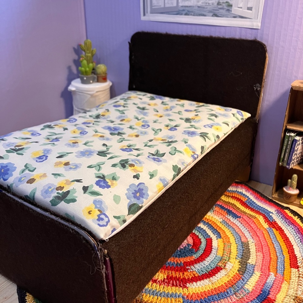 Laura Ashley Miniature Dollhouse Barbie doll bedding for dollhouse or diorama - Picture 4 of 5
